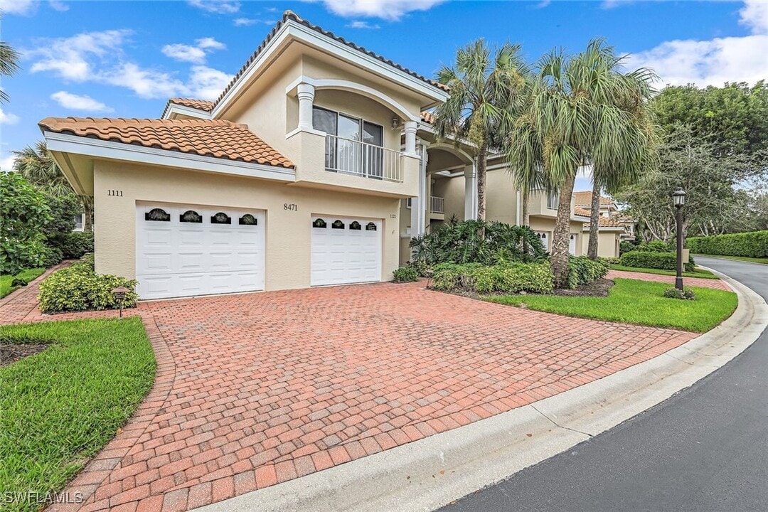 8471 Abbington Cir in Naples, FL - Building Photo
