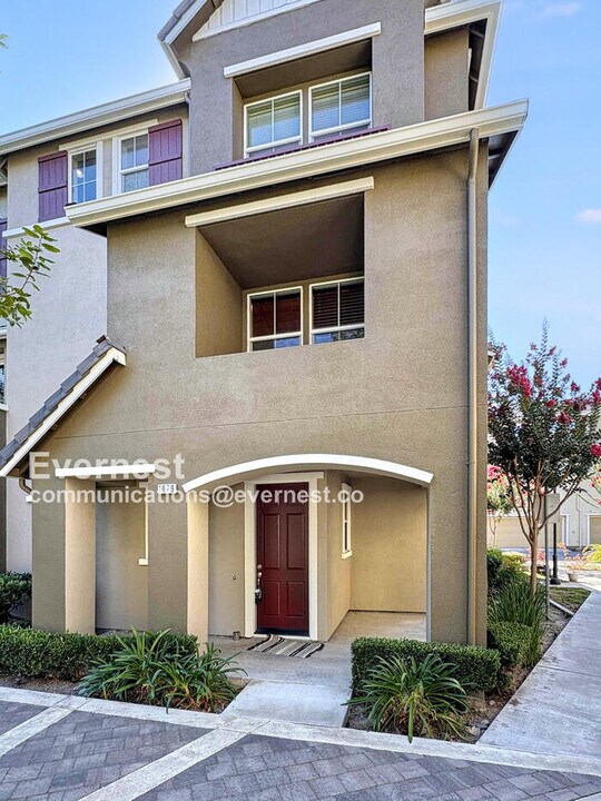 1079 Westbury Dr in San Jose, CA - Building Photo