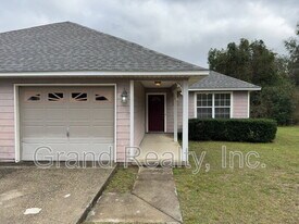 6901 Ella St in Bagdad, FL - Building Photo