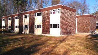 44 Morgan Rd in Hubbardston, MA - Foto de edificio - Building Photo