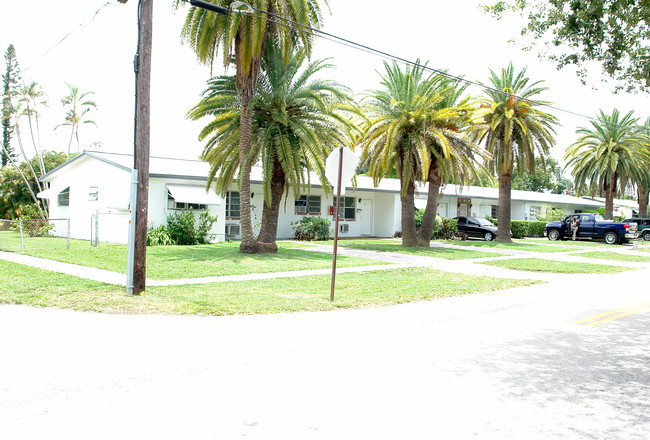 1745 NW 60th Ave in Fort Lauderdale, FL - Building Photo - Building Photo