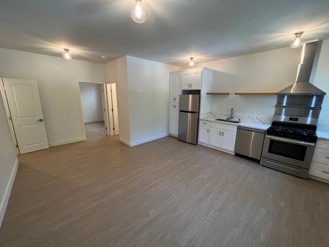 133 N Reno St, Unit 101 in Los Angeles, CA - Building Photo - Building Photo