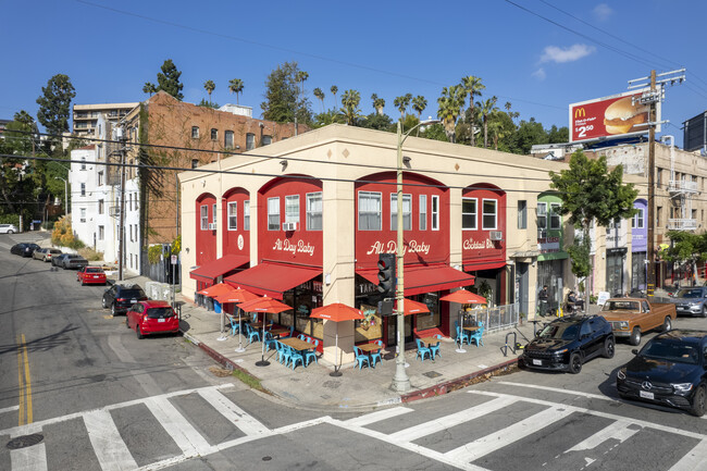 3200 W Sunset Blvd in Los Angeles, CA - Foto de edificio - Building Photo