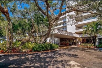 5911 Midnight Pass Rd, Unit 601 in Sarasota, FL - Building Photo - Building Photo
