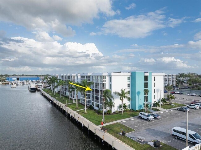 4900 38th Way S in St. Petersburg, FL - Building Photo - Building Photo