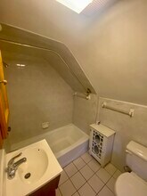 51 Beacon St, Unit 3 in Somerville, MA - Foto de edificio - Building Photo