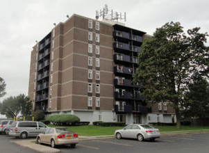 Mariner Towers in Buffalo, NY - Building Photo - Building Photo