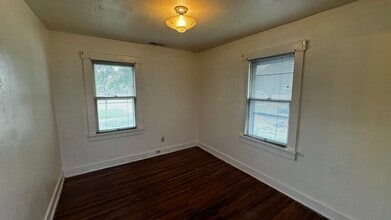 910 E 3rd Ave in Hutchinson, KS - Building Photo - Building Photo