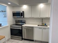 20515 E Country Club Dr, Unit 649 in Miami, FL - Building Photo - Building Photo