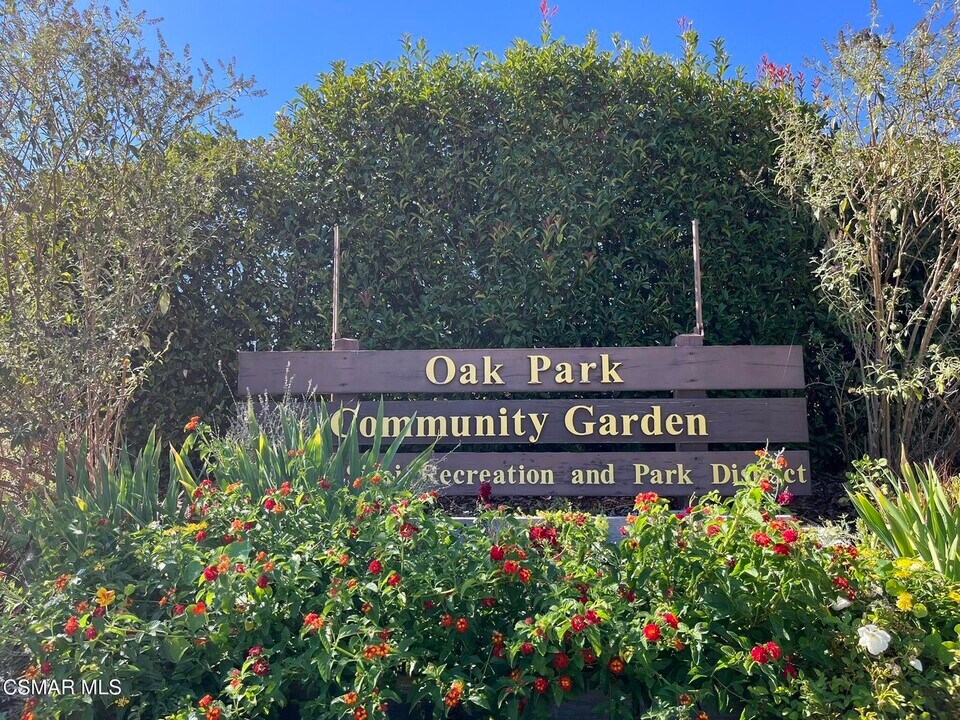 5837 Oak Bend Ln, Unit #307 in Oak Park, CA - Foto de edificio