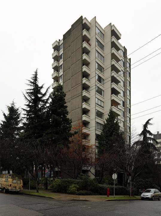 Haro Place in Vancouver, BC - Building Photo