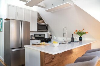 98 Mill St-Unit -3 in Newport, RI - Building Photo - Building Photo