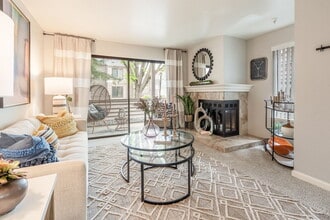 Hidden Lake Condominium Rentals in Sacramento, CA - Foto de edificio - Building Photo