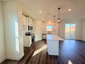 654 Stephanie Dr in Merced, CA - Building Photo - Building Photo