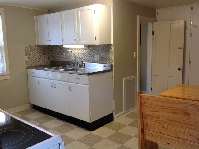 75 Arlington Ave, Unit Arlington in Algoma, WI - Building Photo - Building Photo