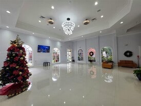 8290 Lake Dr in Doral, FL - Building Photo