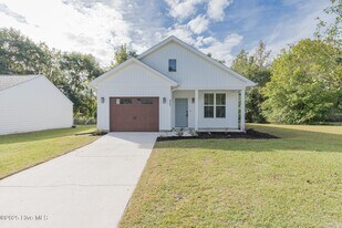 111 Hampton Ct in Jacksonville, NC - Building Photo