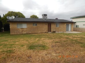 13765 Oakmont Dr in Victorville, CA - Building Photo - Building Photo