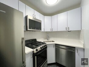 EAST 56 STREET in New York, NY - Building Photo - Building Photo