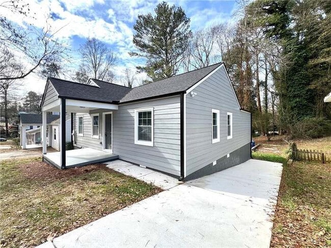 1271 Lorenzo Dr SW in Atlanta, GA - Building Photo - Building Photo