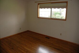 550 NW Witham Dr in Corvallis, OR - Foto de edificio - Building Photo