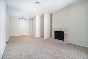 Sugar Hill in San Antonio, TX - Building Photo