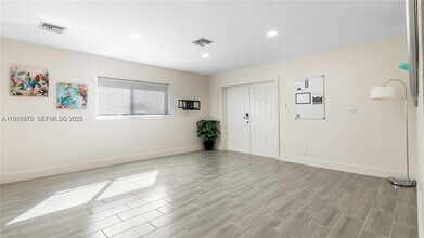 1702 SW 20th St in Fort Lauderdale, FL - Building Photo - Building Photo