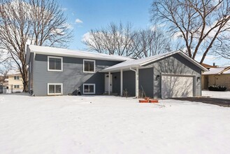 4260 Sun Cliff Rd in Eagan, MN - Building Photo - Building Photo