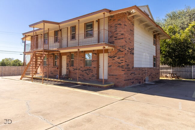 1704 Fairfax Ave in Wichita Falls, TX - Foto de edificio - Building Photo