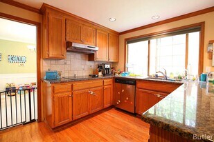 23816 SE 47th Pl in Issaquah, WA - Building Photo