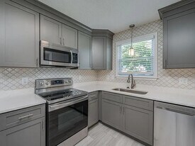 1985 Carloss Dr in Nashville, TN - Building Photo