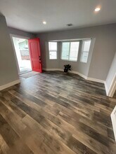 13872 Weidner St in Pacoima, CA - Foto de edificio - Building Photo