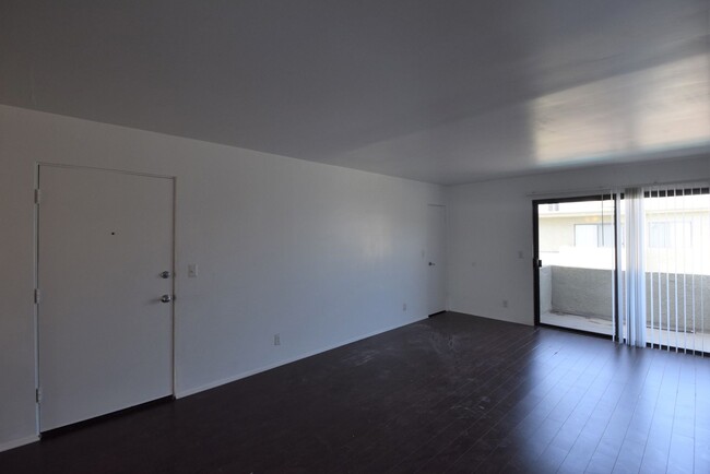 15128 Burbank Blvd, Unit 44-206 in Los Angeles, CA - Building Photo - Building Photo