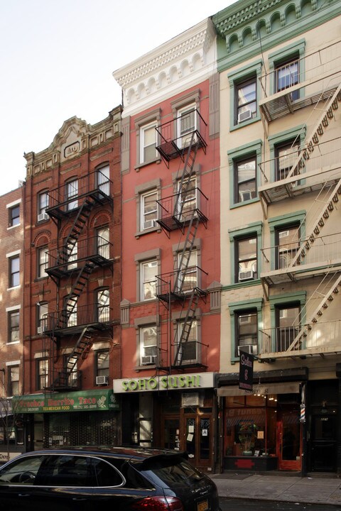 231 Sullivan St in New York, NY - Building Photo