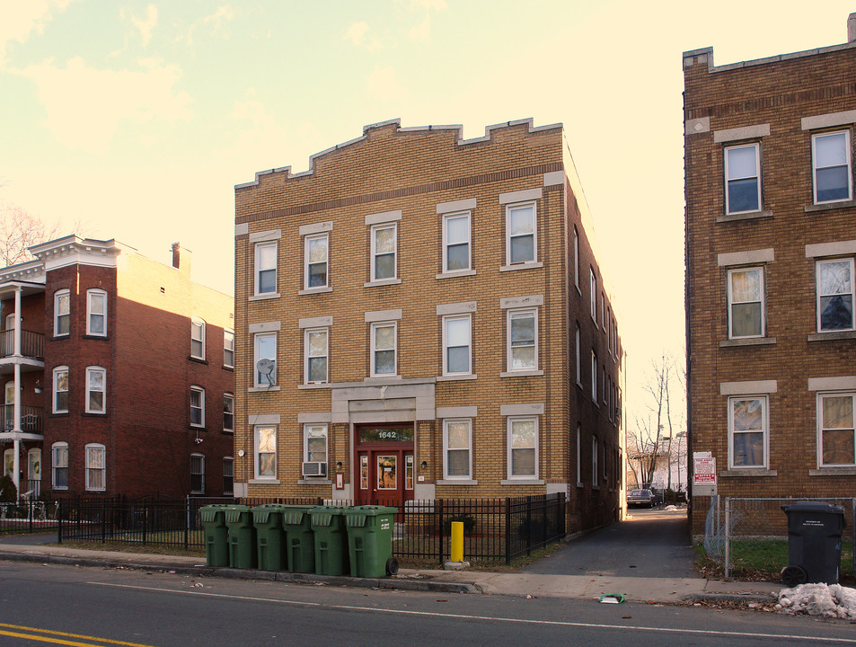 1642 Broad St in Hartford, CT - Building Photo