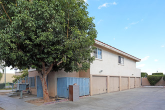 875 N Olive St in Orange, CA - Building Photo - Building Photo