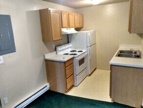 345 N 5th St in Klamath Falls, OR - Building Photo - Building Photo