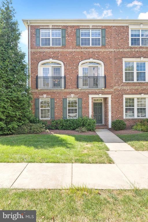 43728 Gold Hill Square in Leesburg, VA - Building Photo - Building Photo