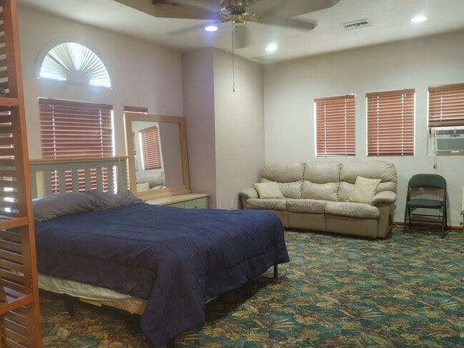 903 Cypress Lake Cir, Unit 1