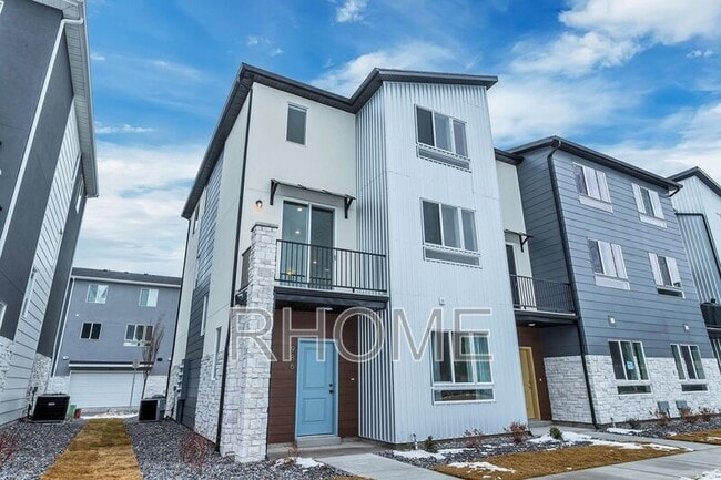 property at 986 W 540 S