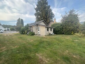 39047 SE Beta St in Snoqualmie, WA - Building Photo - Building Photo