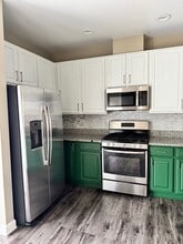 1044 N Claremont Dr in Palatine, IL - Building Photo - Building Photo