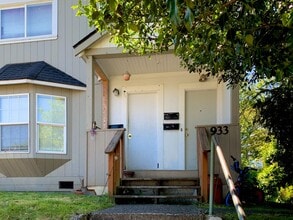 933 S 4th St in Coos Bay, OR - Building Photo - Building Photo