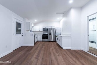 2642 Blue Ridge Cir in Simi Valley, CA - Foto de edificio - Building Photo