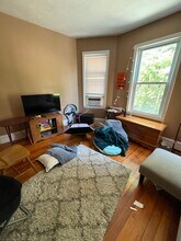 22 Fisher Ave, Unit #3 in Boston, MA - Foto de edificio - Building Photo