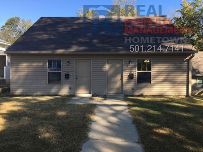 property at 226 E Maple St