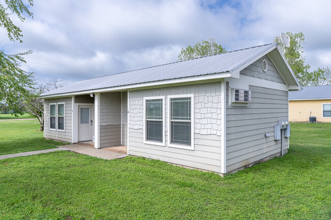 Commons of Cameron in Cameron, TX - Building Photo - Primary Photo