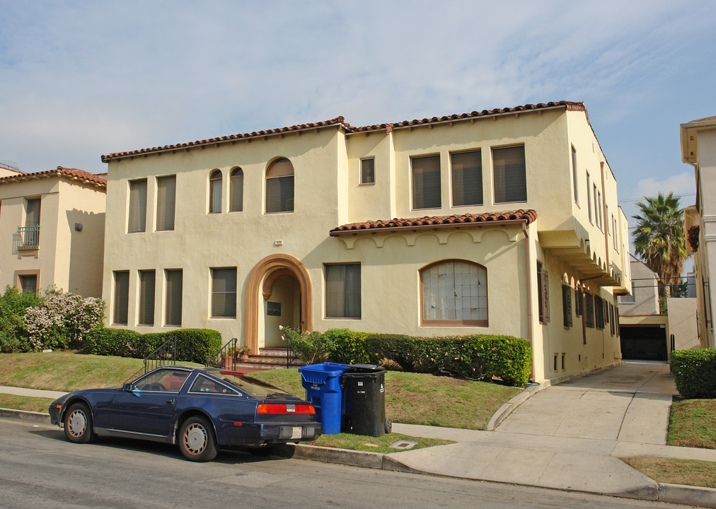 636 S Dunsmuir Ave in Los Angeles, CA - Building Photo