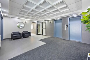 Four Seasons in London, ON - Building Photo