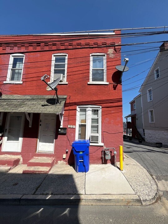 919 Mechanic St in Bethlehem, PA - Building Photo